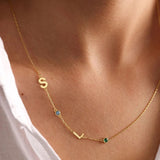 Golden Astoria – Collier initiales personnalisées avec pierres précieuses