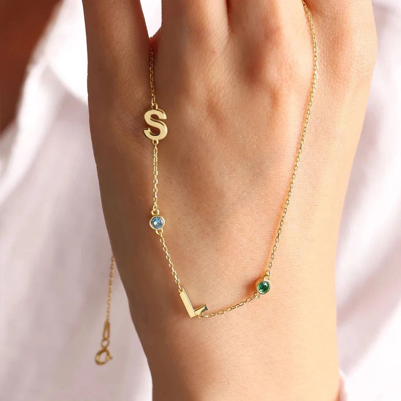 Golden Astoria – Collier initiales personnalisées avec pierres précieuses