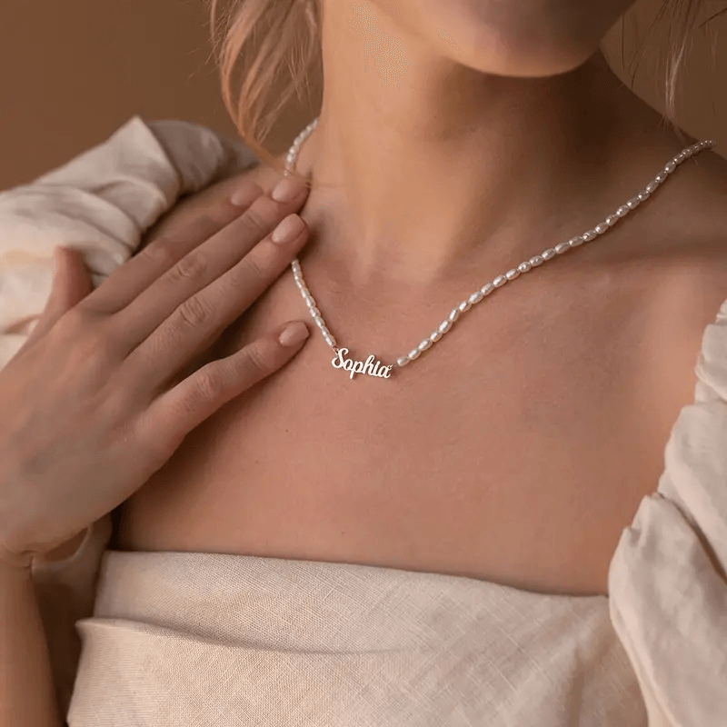 Golden Astoria – Collier prénom personnalisé en perles d’eau douce