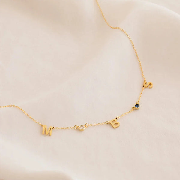 Golden Astoria – Collier personnalisé en plaqué or avec initiales et pierres précieuses personnalisées