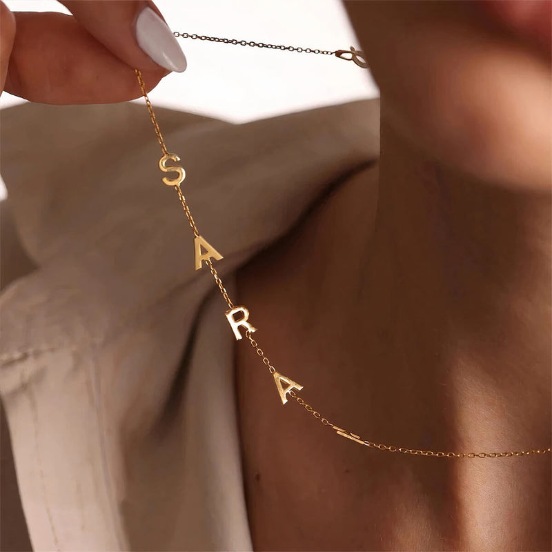 Golden Astoria – Collier Signature à Initiales Latérales