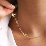 Golden Astoria – Collier initiales personnalisées avec pierres précieuses
