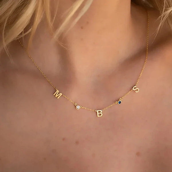 Golden Astoria – Collier personnalisé en plaqué or avec initiales et pierres précieuses personnalisées